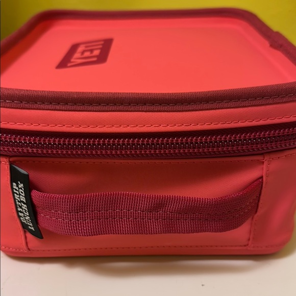 YETI daytrip Lunch box nwt - Picture 8 of 9